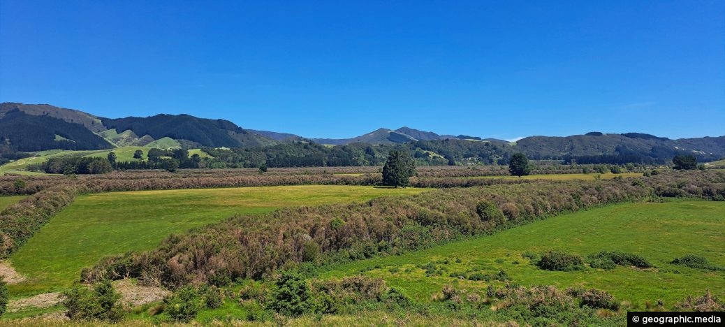 Whitemans Valley from Wallaceville Road