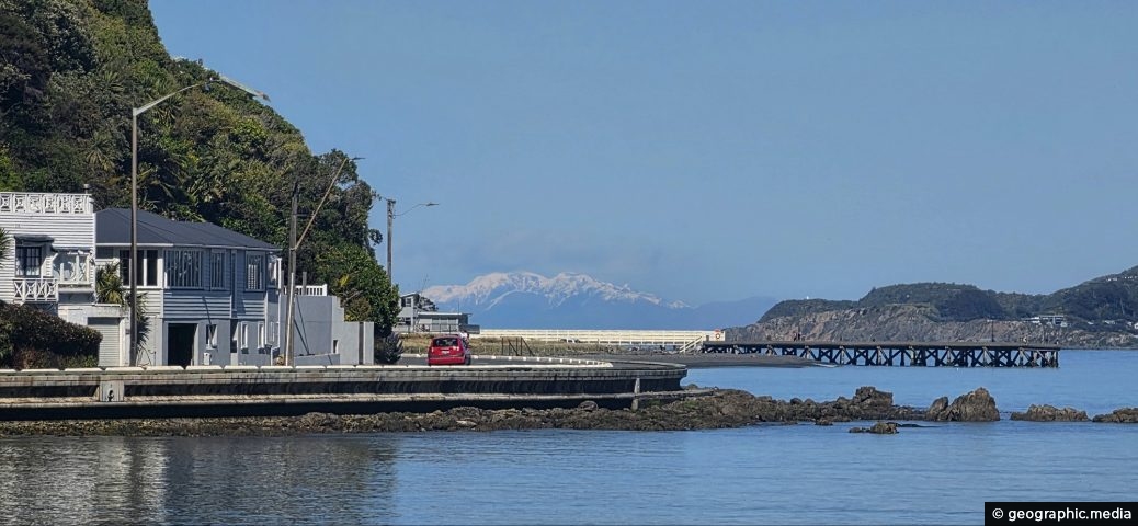 Days Bay & Mountains