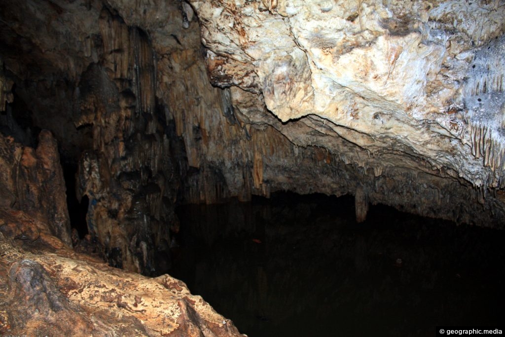 Entering Anahulu Cave on Tongatapu Island - Geographic Media