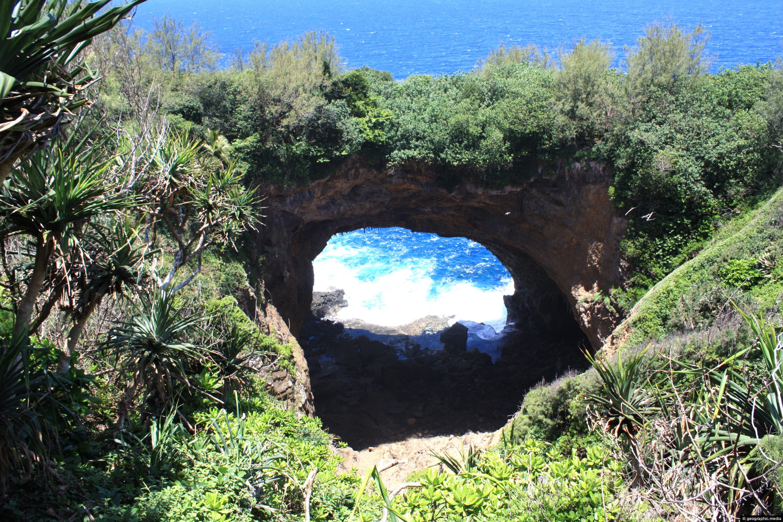The Arch (Li'angahuo 'a Maui) Eua Island
