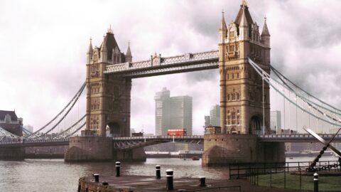 Tower Bridge in London (circa 1989)